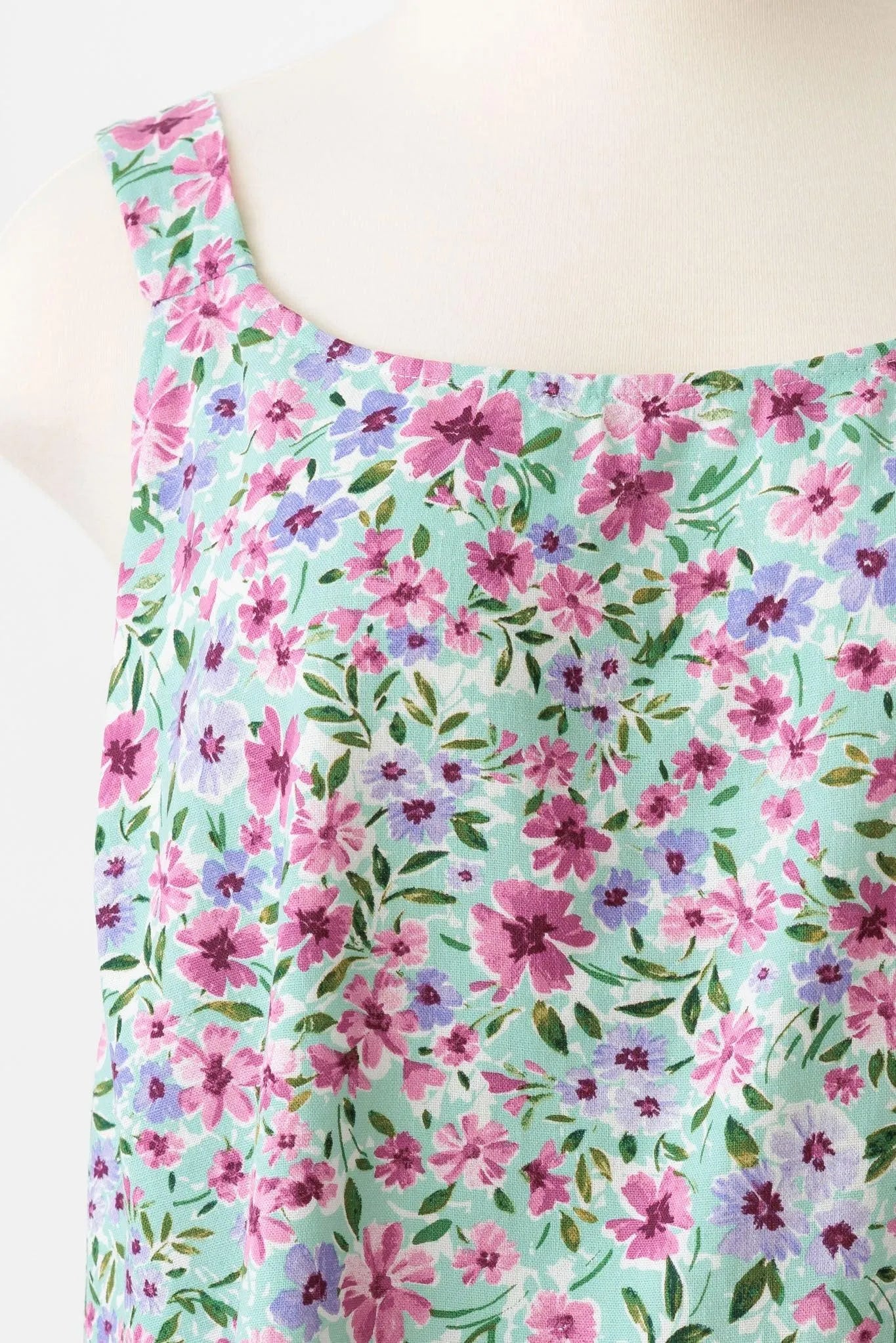 Plus Size Criss Cross Back Tie Sleeveless Floral Top
